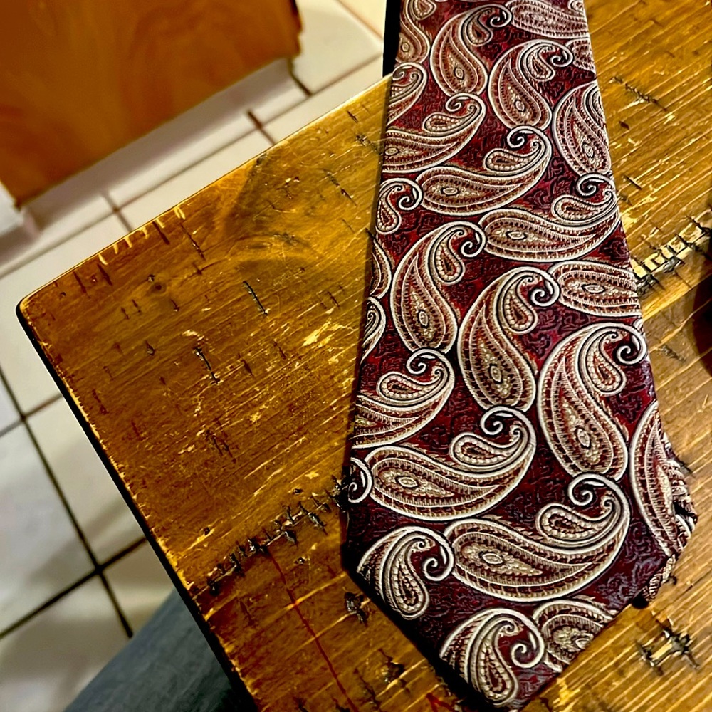Silk tie
